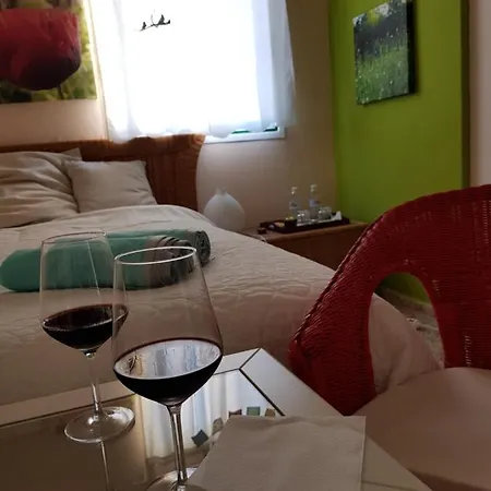 The Poppies - 100m Ocean - Private Guest house