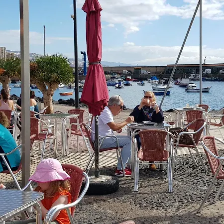 The Poppies - 100m Ocean - Private Spaces Gasthof