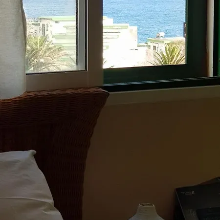 The Poppies - 100m Ocean - Private Pensión