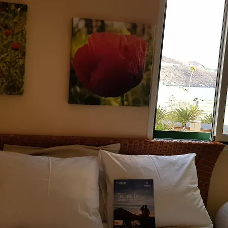 Pensión The Poppies - 100m Ocean - Private